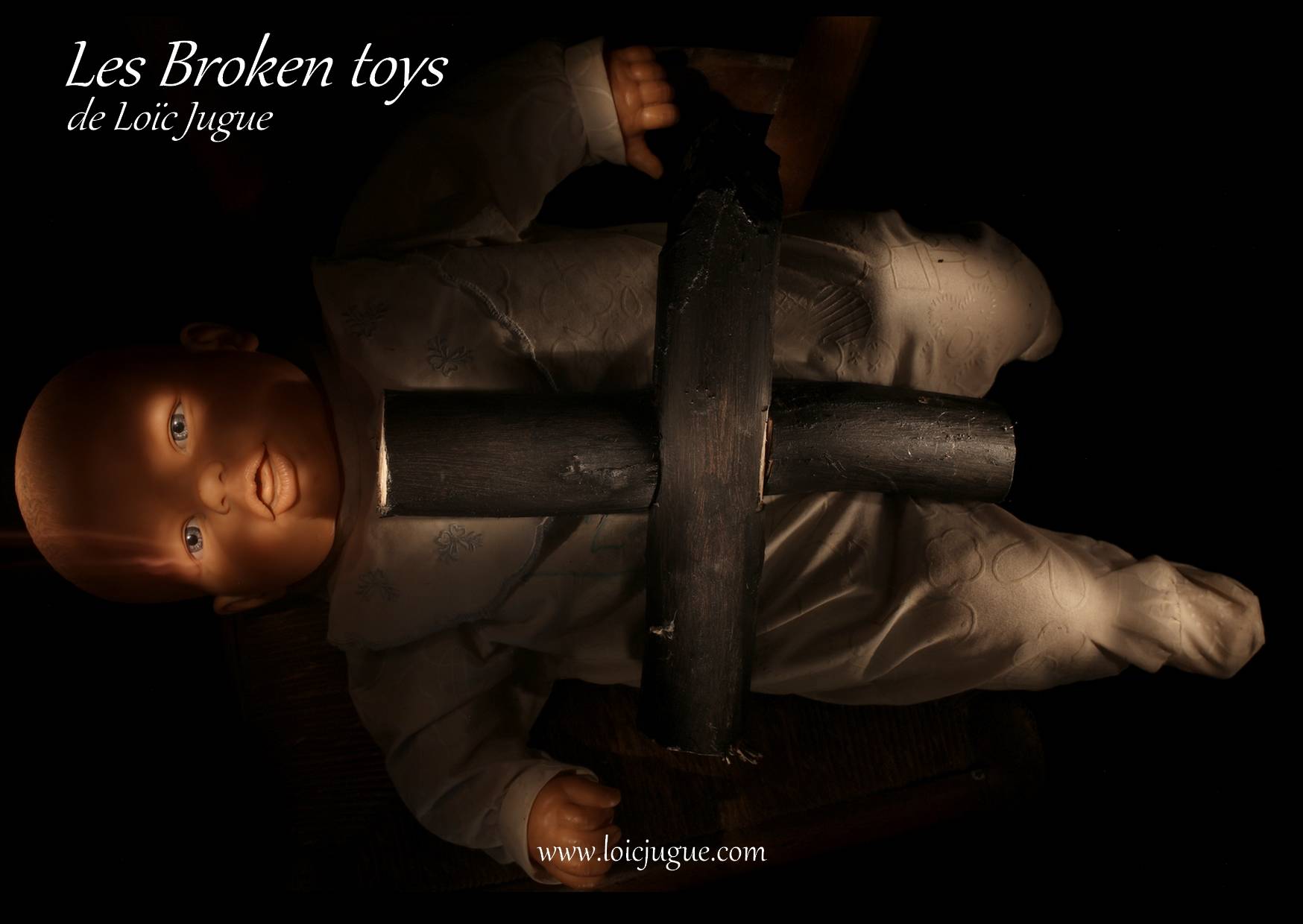 Les broken toys de Loïc Jugue:  Poupon à la croix