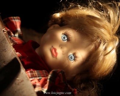 Les broken toys de Loïc Jugue: La poupée et la hache (détail)
